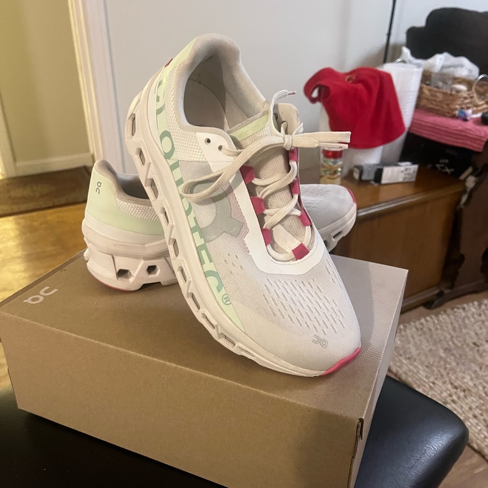 Barely worn Women’s Cloudmonster size 9